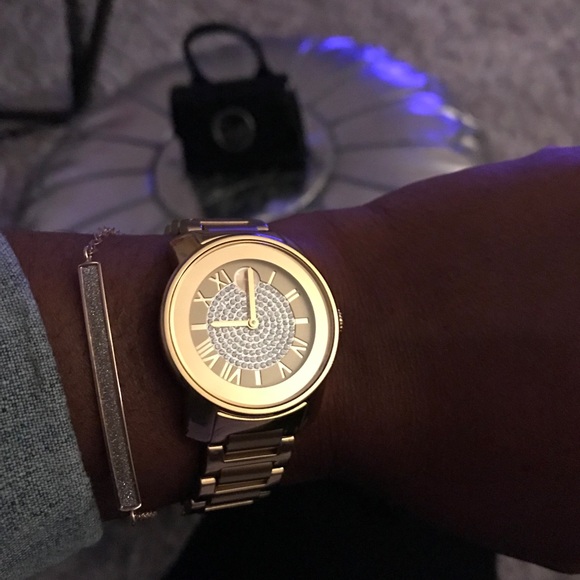 Meet your Posher, Chrissy - Picture 1 of 1